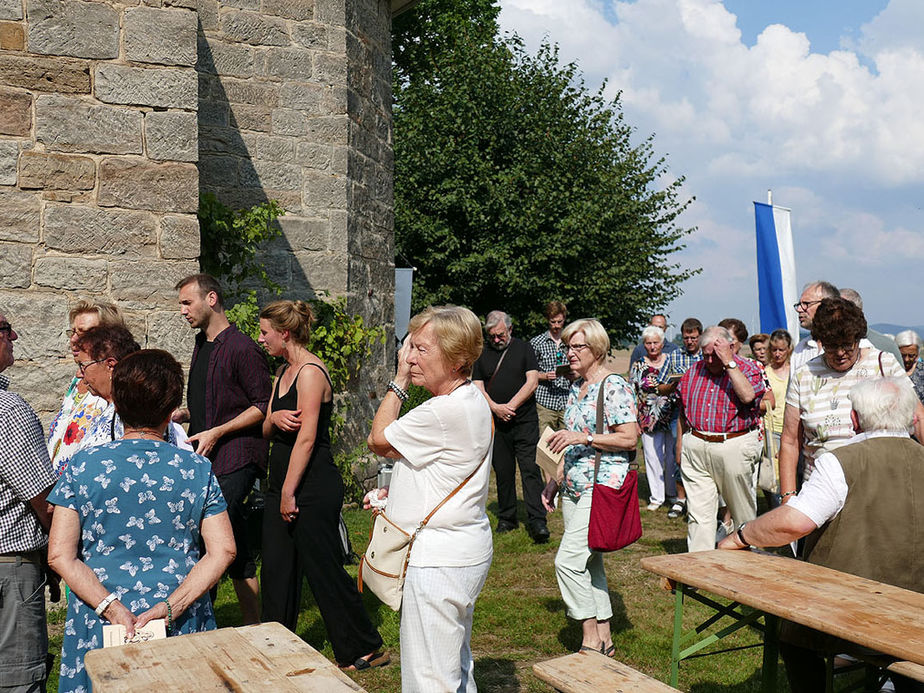 Nachfeier des Mährisch-Neustädter Wachsstockfestes an der Weingartenkapelle (Foto: Karl-Franz Thiede)